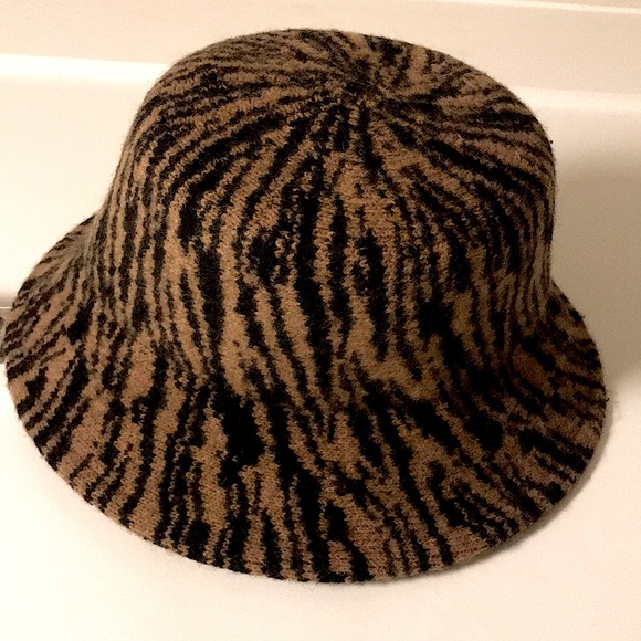 anthrorologie Accessories - New ANTHROPOLOGIE bucket nubby cozy